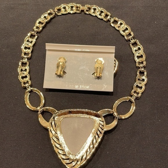 Vintage Silver Tone & Opaque Frosted White Retro Necklace & Clip On Earring Set - Picture 4 of 5